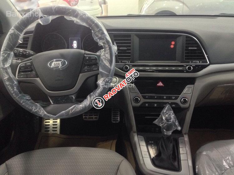 Hyundai Elantra 1.6 MT 2017, màu xanh đá, giá 659 triệu bao gồm lăn bánh. Cam kết giá tốt, LH Hương: 0902.608.293-17