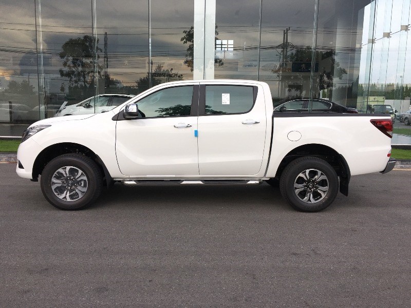 Cần bán xe Mazda BT 50 đời 2017, màu trắng, nhập khẩu nguyên chiếc-1