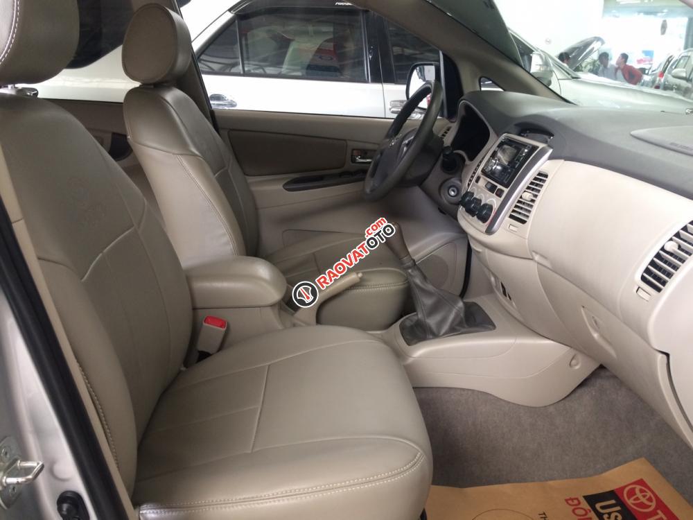 Bán Toyota Innova 2.0E đời 2016, màu bạc, 650tr-4