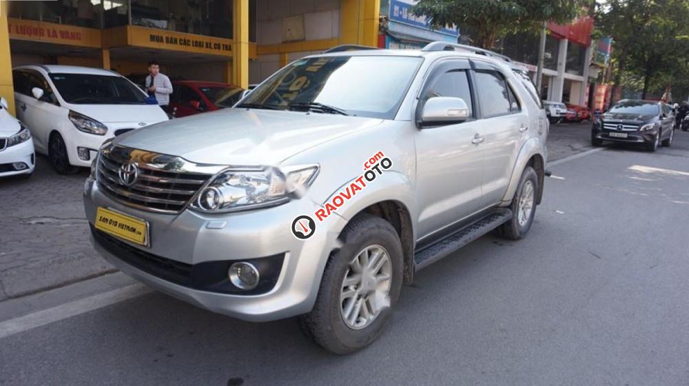 Bán Toyota Fortuner V đời 2013, màu bạc số tự động-0