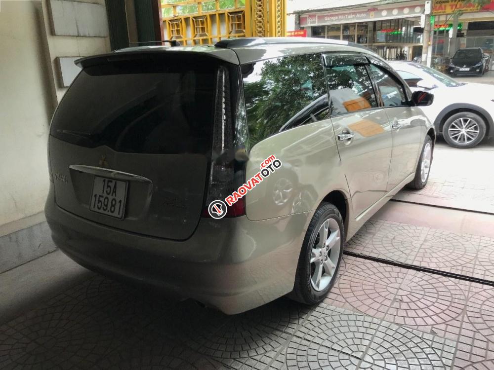 Cần bán lại xe Mitsubishi Grandis sản xuất 2009, màu vàng-3