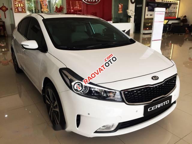 Cần bán Kia Cerato đời 2017, màu trắng, 569tr-1