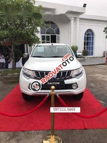 Cần bán xe Mitsubishi Triton 2.4 Mivec sản xuất 2017, màu trắng-0