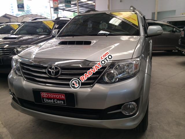 Bán Toyota Fortuner dầu đời 2015, màu bạc-0