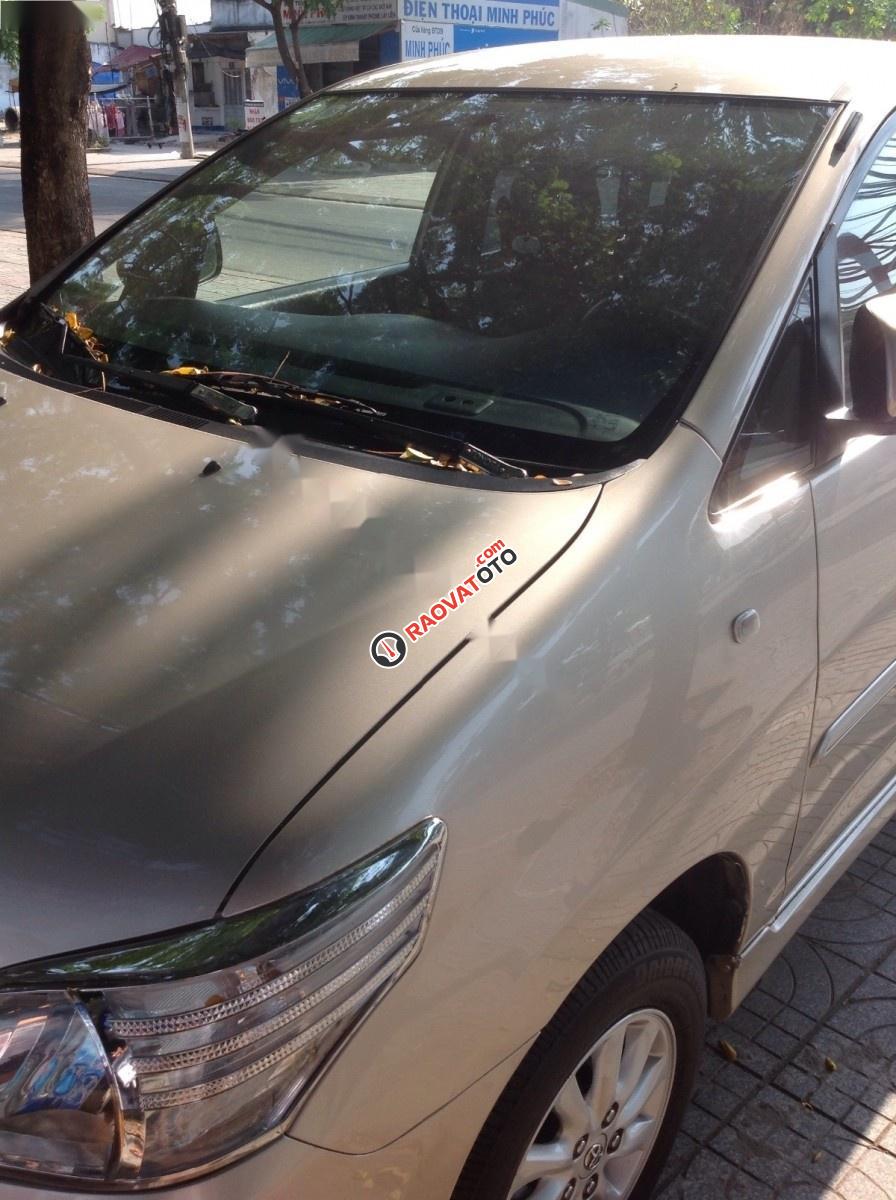 Cần bán xe Toyota Innova 2.0E đời 2012 còn mới, giá tốt-2