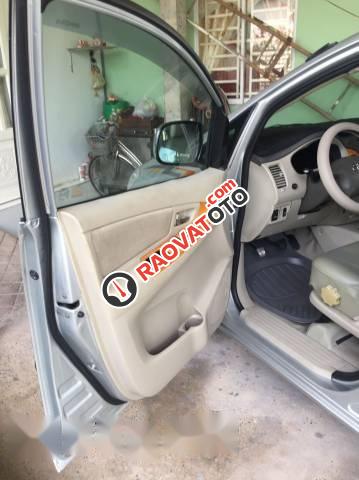 Bán Toyota Innova đời 2010, màu bạc-5