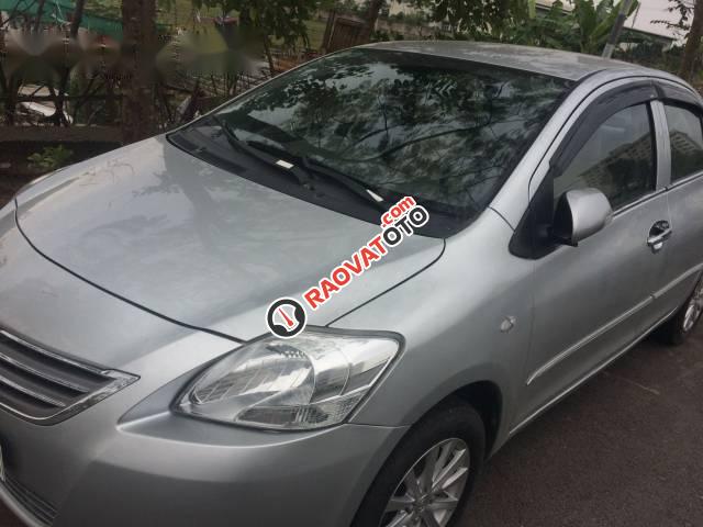 Bán Toyota Vios MT đời 2010, màu bạc, giá tốt-0