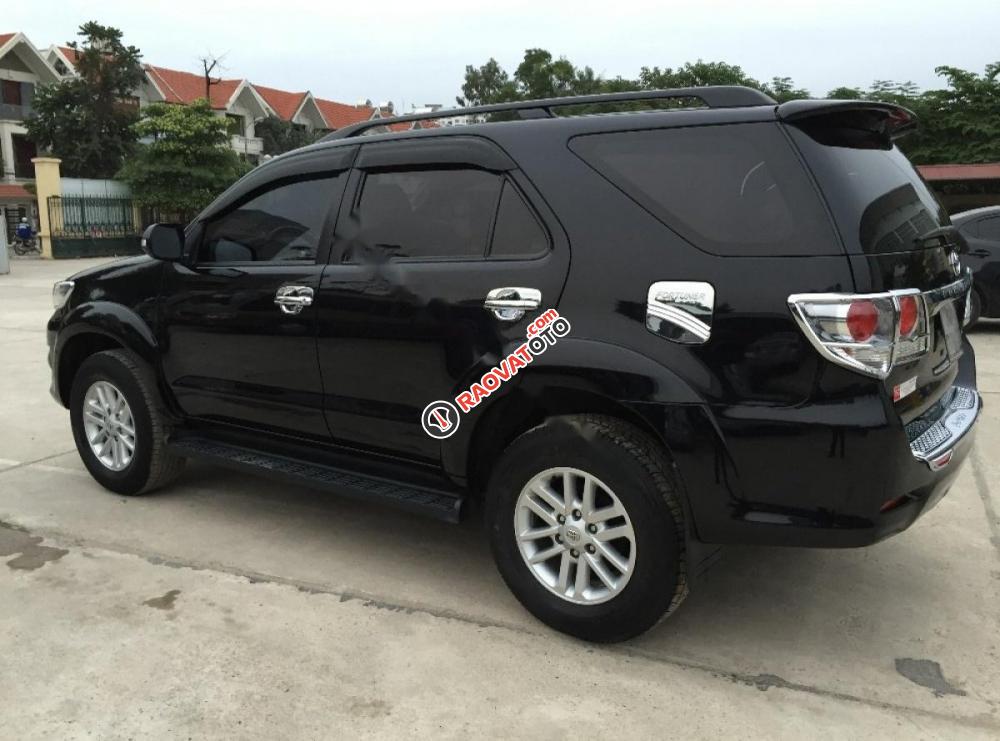 Cần bán xe Toyota Fortuner G đời 2014, màu đen số sàn, giá 810tr-1