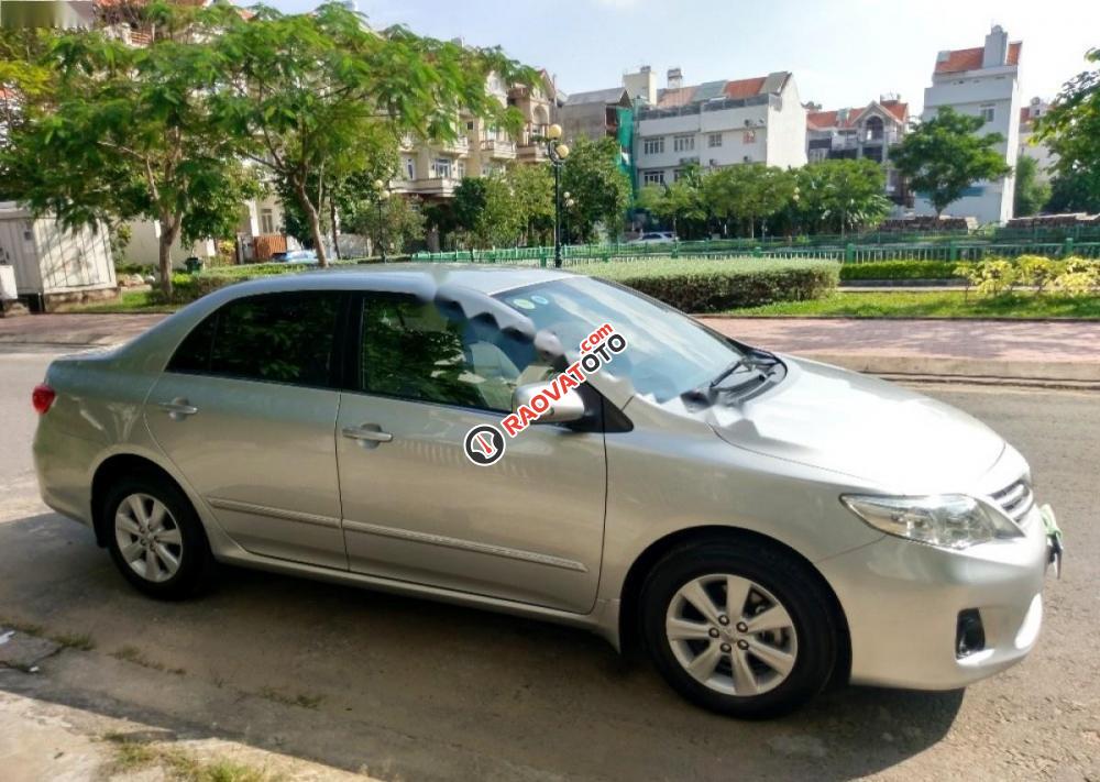 Bán Toyota Corolla altis đời 2011, màu bạc chính chủ-0