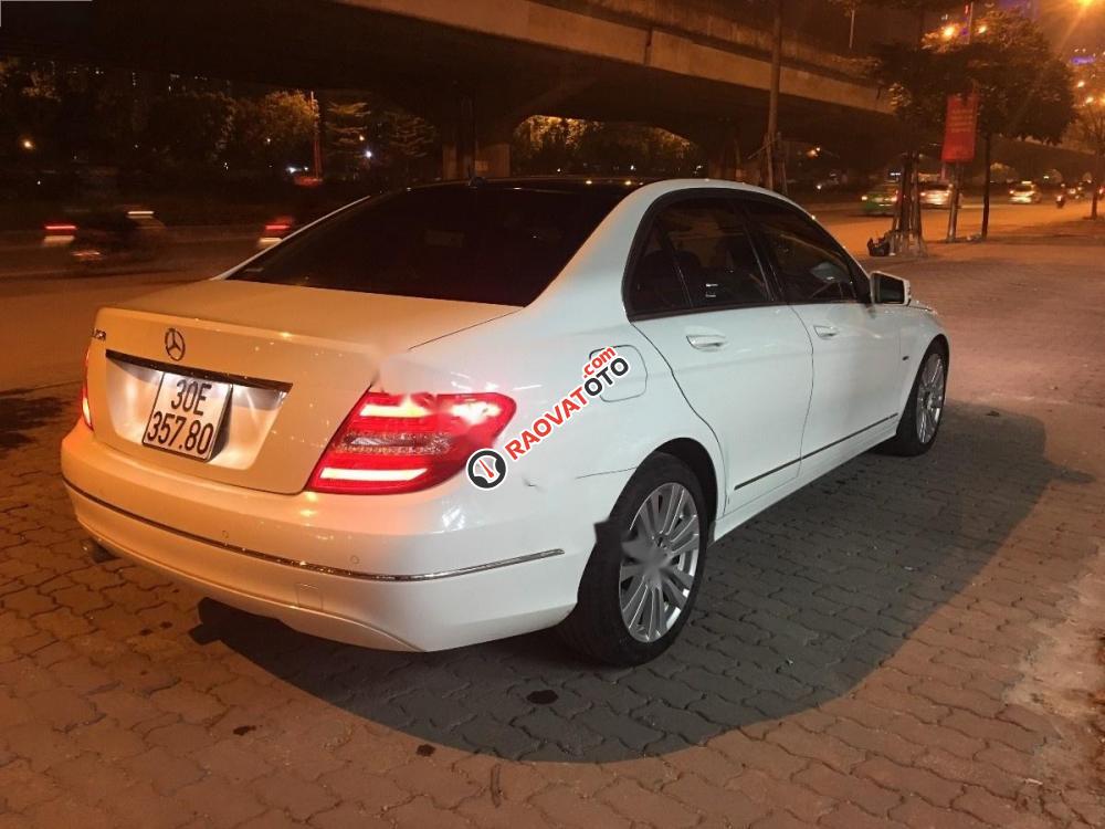 Cần bán xe Mercedes C250 đời 2011, màu trắng-6