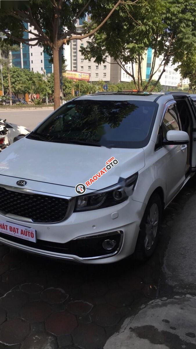 Bán ô tô Kia Sedona 2.2L DATH 2016, màu trắng số tự động-1