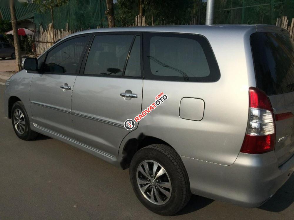 Bán Toyota Innova E đời 2016, màu bạc còn mới-4