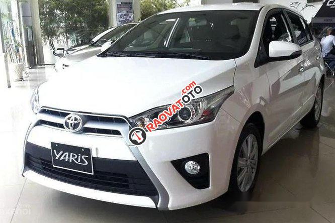 Bán xe Toyota Yaris đời 2017, màu trắng, giá 600tr-0