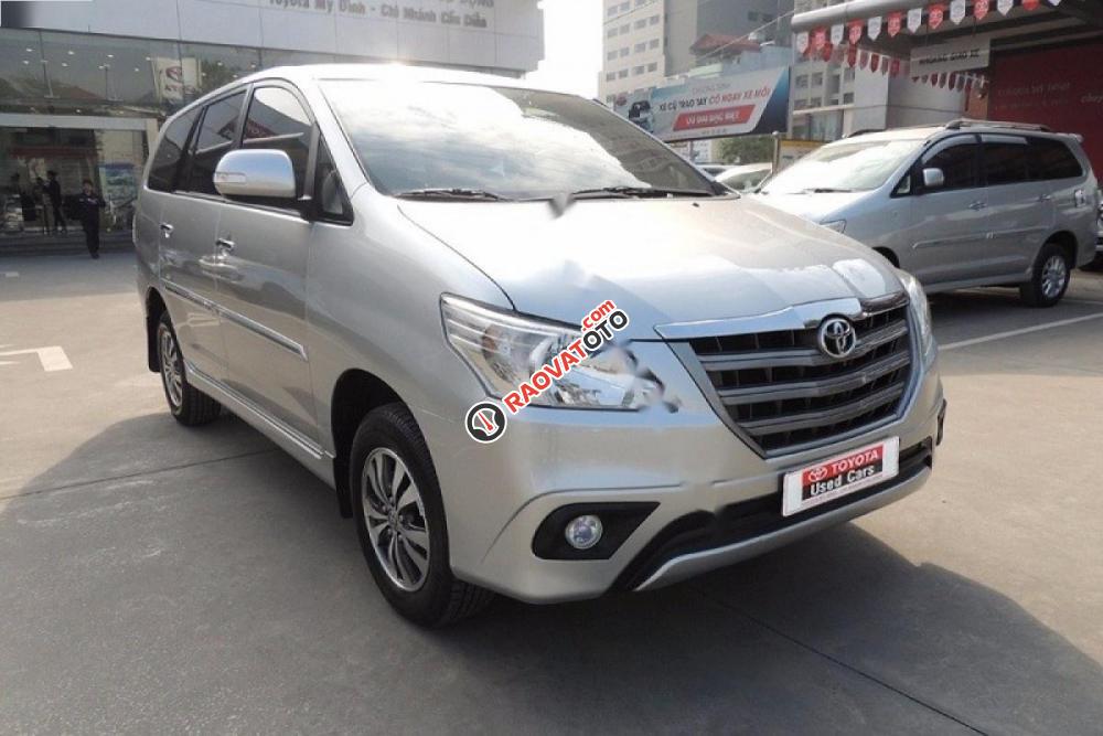 Bán Toyota Innova 2.0E đời 2016, màu bạc, số sàn-1