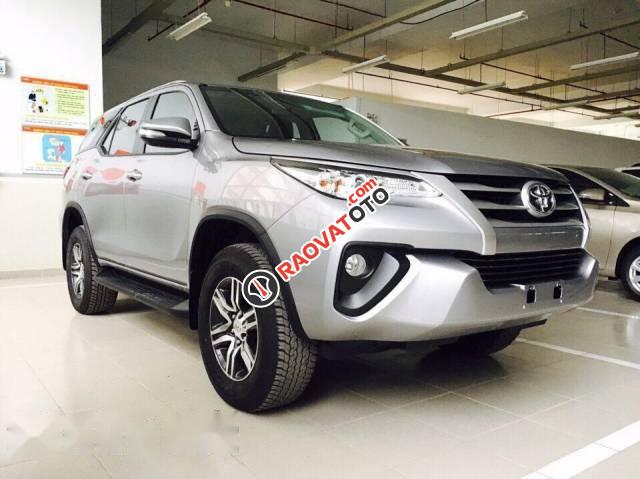 Bán xe Toyota Fortuner đời 2017, màu bạc -1