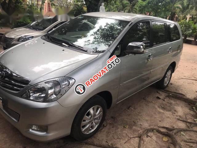 Bán xe Toyota Innova V AT đời 2009, màu bạc-0