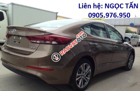 Bán xe Hyundai Elantra đời 2018 - Số tự động, màu nâu. Liên hệ: 0905.976.950-1