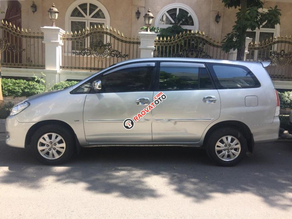 Cần bán Toyota Innova G sản xuất 2010, màu bạc, giá chỉ 448 triệu-4