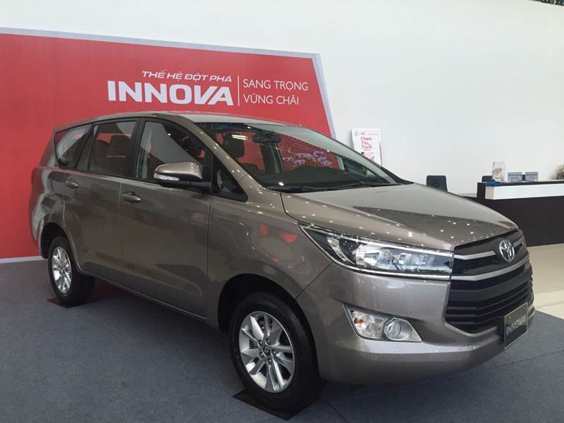 Bán ô tô Toyota Innova năm 2017, màu đỏ, xe nhập, giá tốt-10