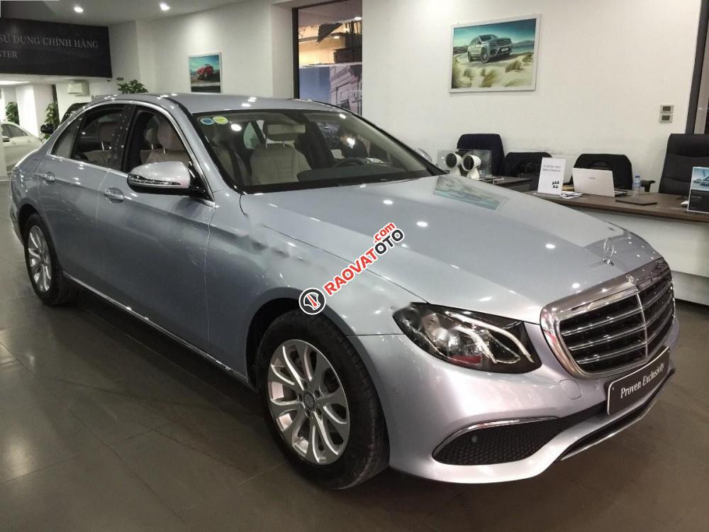 Bán Mercedes E200 2016, màu bạc-0