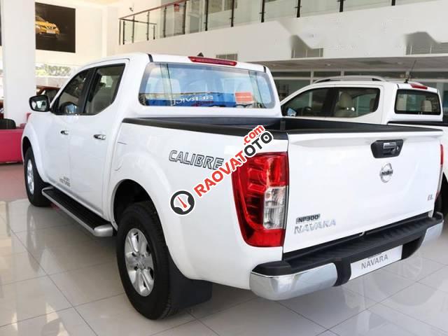 Bán ô tô Nissan Navara EL đời 2017, màu trắng giá cạnh tranh-3