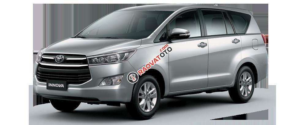 Cần bán xe Toyota Innova đời 2017, màu bạc-0