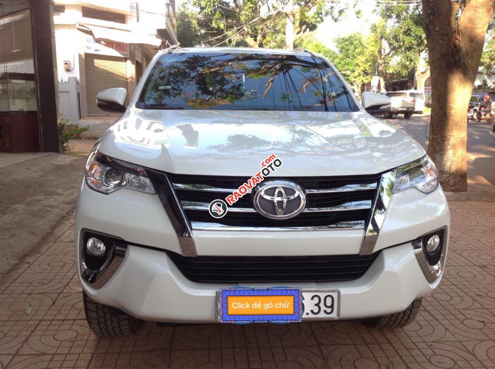 Cần bán lại xe Toyota Fortuner đời model 2017 màu trắng, nhập khẩu nguyên chiếc-0