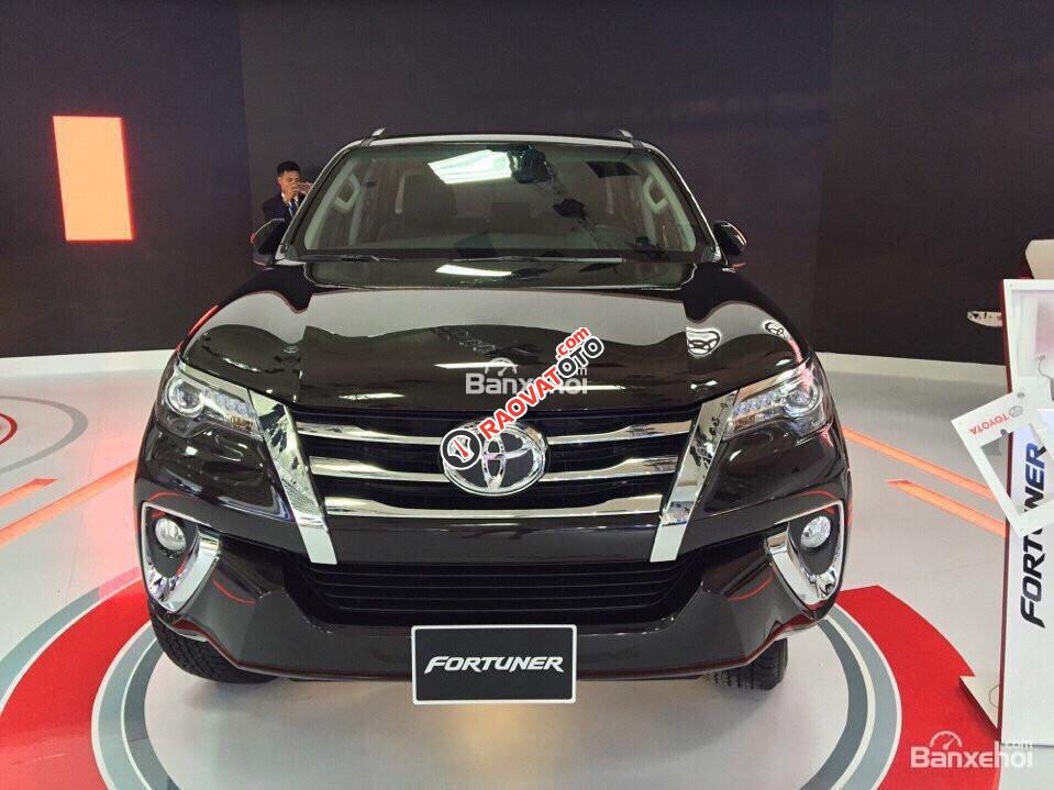 Toyota Fortuner 2017 màu đen - Hỗ trợ mua xe trả góp, thủ tục nhanh gọn/ Hotline: 0973.306.136-8