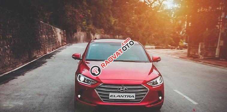 Bán ô tô Hyundai Elantra năm 2017, màu đỏ-0