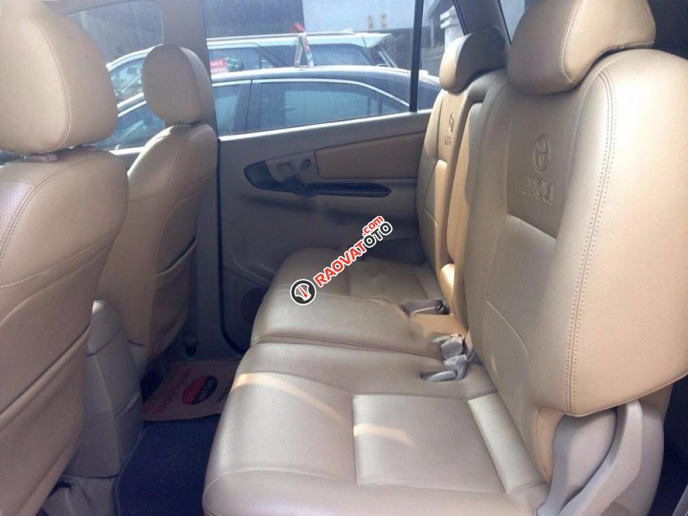 Bán Toyota Innova 2.0E đời 2016, màu bạc, số sàn-4