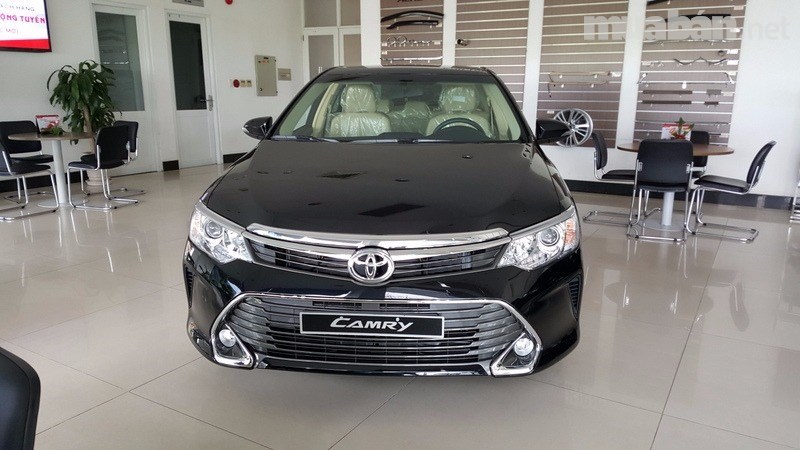 Bán xe Toyota Camry đời 2017, màu đen, nhập khẩu, 950tr-0