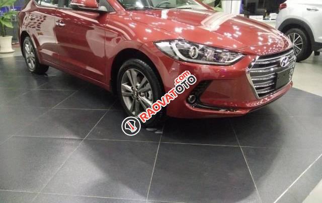 Cần bán xe Hyundai Elantra đời 2017, màu đỏ-0