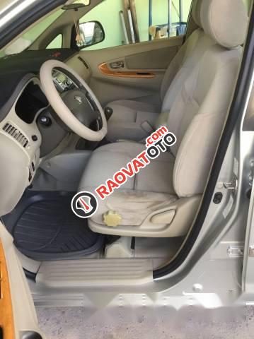 Bán Toyota Innova đời 2010, màu bạc-3