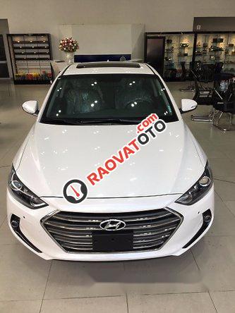 Bán Hyundai Elantra đời 2017, màu trắng-1