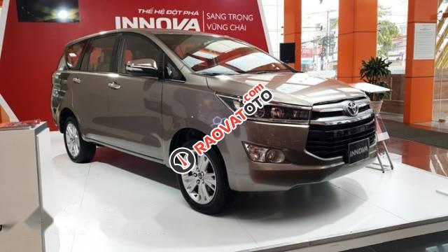 Cần bán Toyota Innova đời 2017 giá cạnh tranh-2