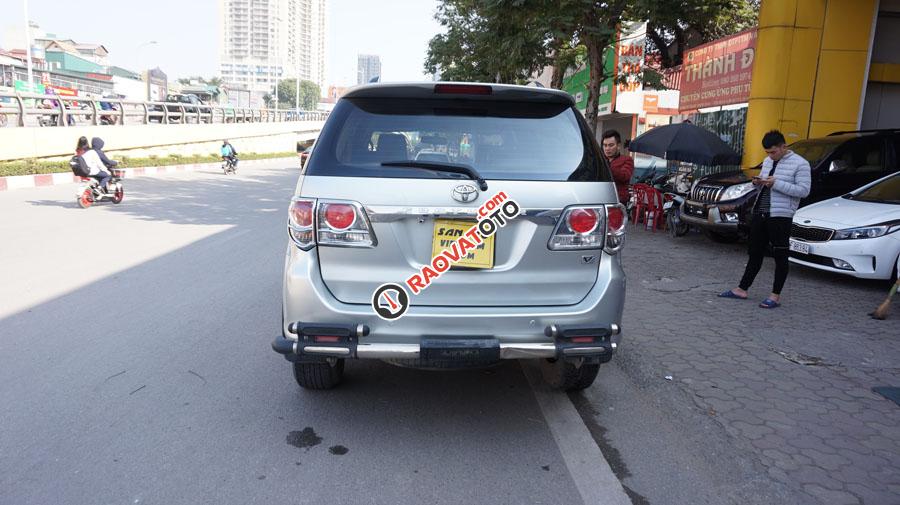 Bán Toyota Fortuner V đời 2013, màu bạc-10