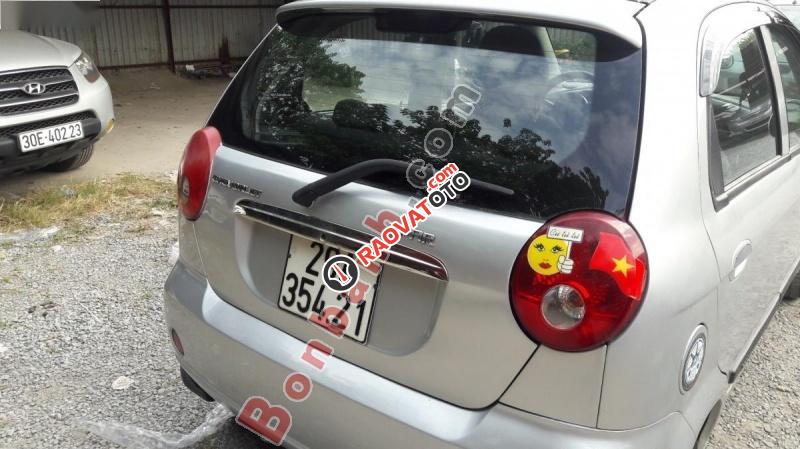 Bán Chevrolet Spark 2011, màu bạc chính chủ, giá tốt-3