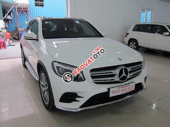 Bán Mercedes GLC300 năm 2017, màu trắng-0