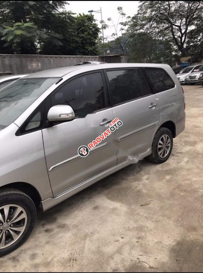 Bán Toyota Innova 2.0E đời 2015, màu bạc như mới, 610 triệu-1