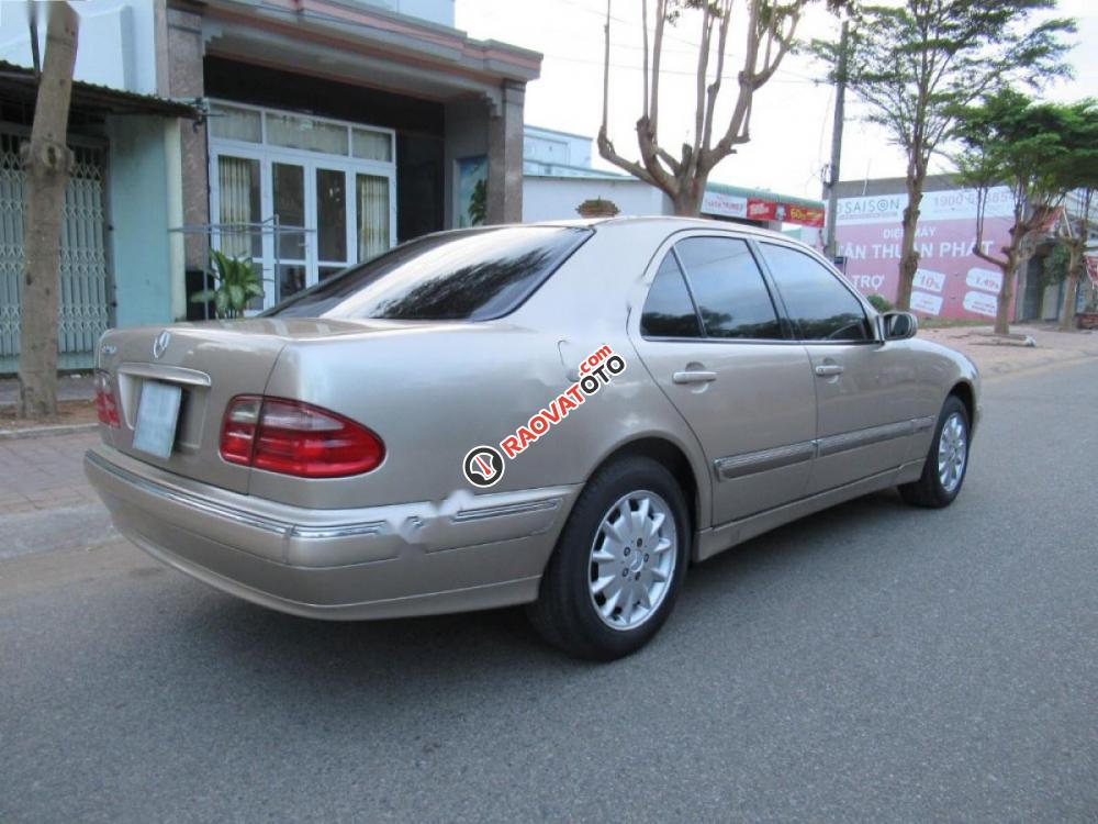 Bán xe Mercedes E240 AT 2000, màu vàng cát-4