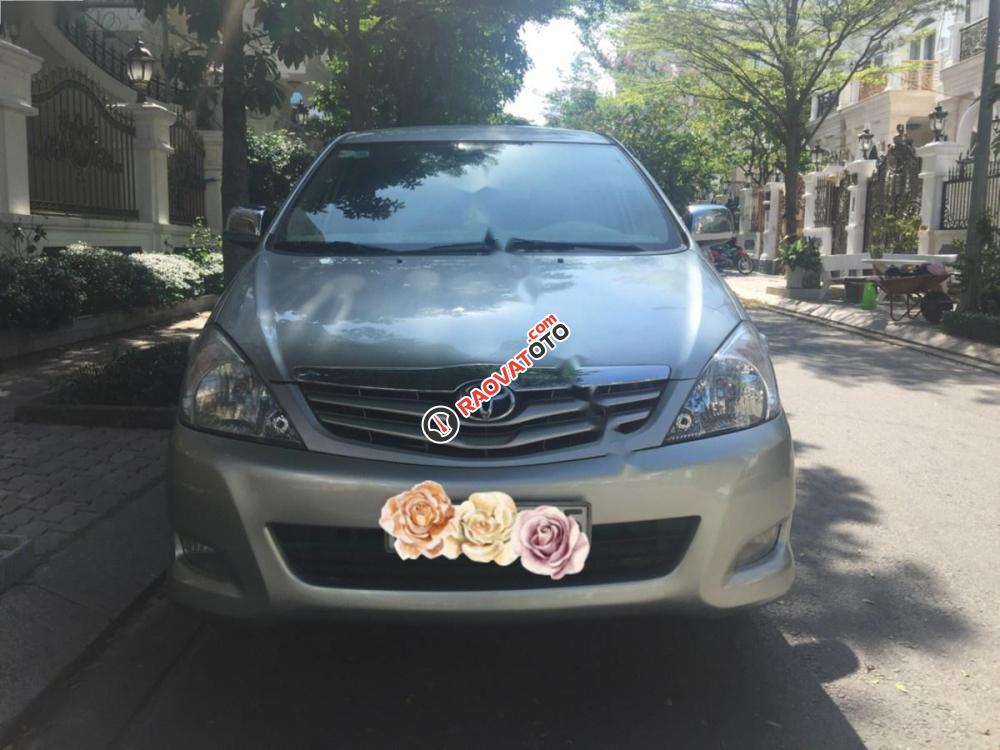 Cần bán Toyota Innova G sản xuất 2010, màu bạc, giá chỉ 448 triệu-0