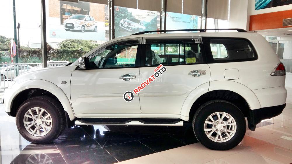 Mitsubishi Pajero Sport MT 2017 trắng, có bán trả góp-1