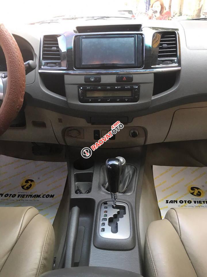 Bán Toyota Fortuner V đời 2013, màu bạc-11