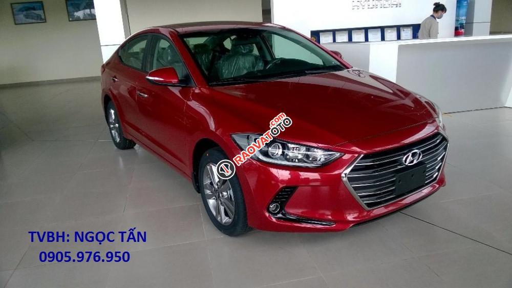 Bán ô tô Hyundai Elantra đời 2018 1.6AT, màu đỏ. Liên hệ hotline: 0905.976.950-0