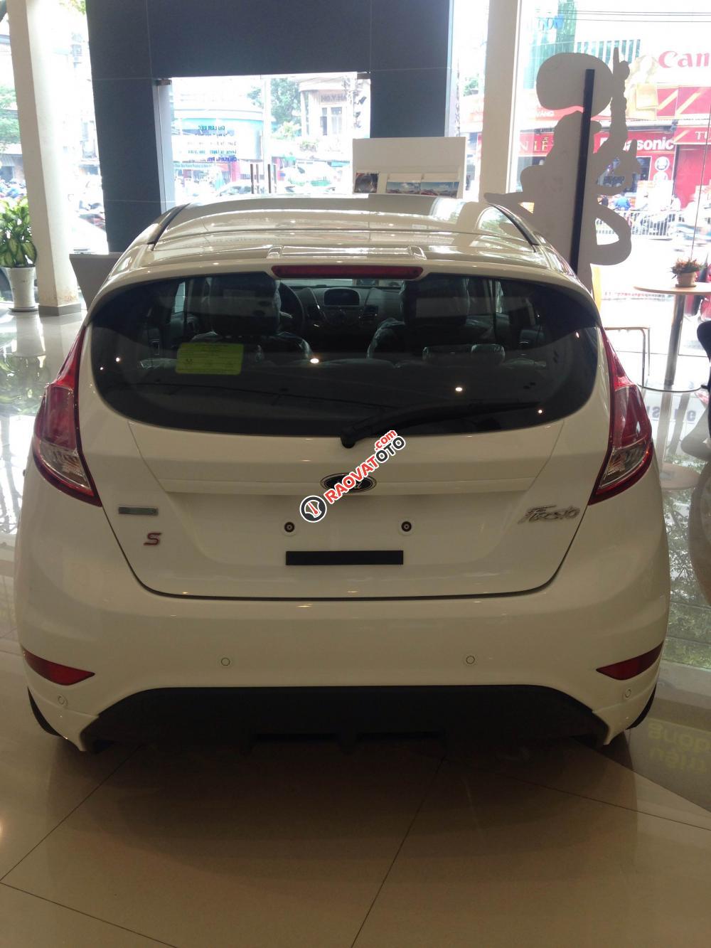 Bán Ford Fiesta 1.0 Ecoboost 2016, 495 triệu, màu trắng, giao ngay-1