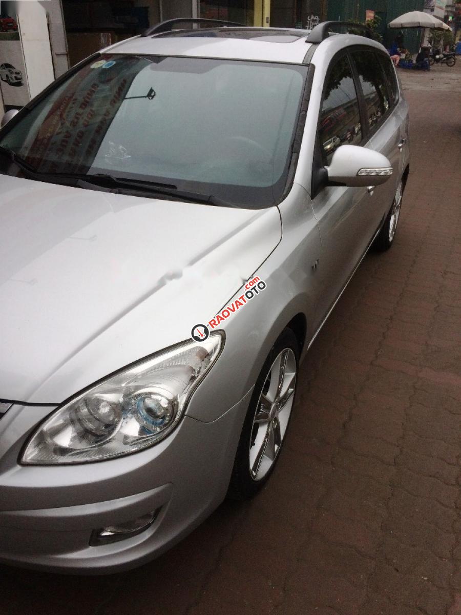 Cần bán xe Hyundai i30 CW 1.6AT năm 2009, màu bạc, nhập khẩu Hàn Quốc chính chủ, giá tốt-0