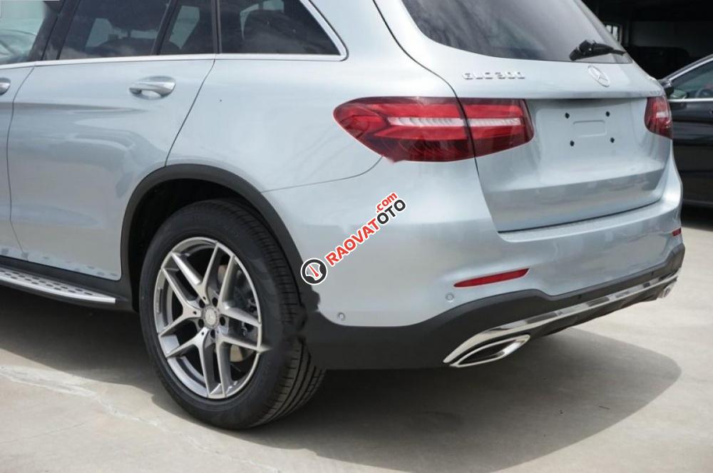 Cần bán xe Mercedes GLC 300 4Matic năm 2017, màu bạc-6