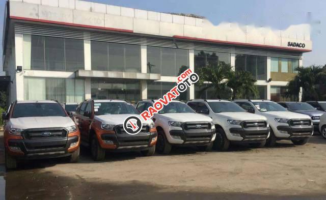 Bán xe Ford Ranger Wildtrak 3.2 đời 2017, màu cam-3