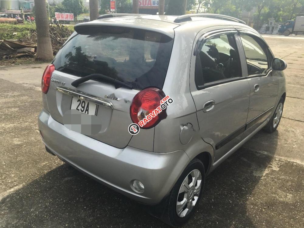 Bán Chevrolet Spark đời 2011, màu bạc như mới, giá tốt-5