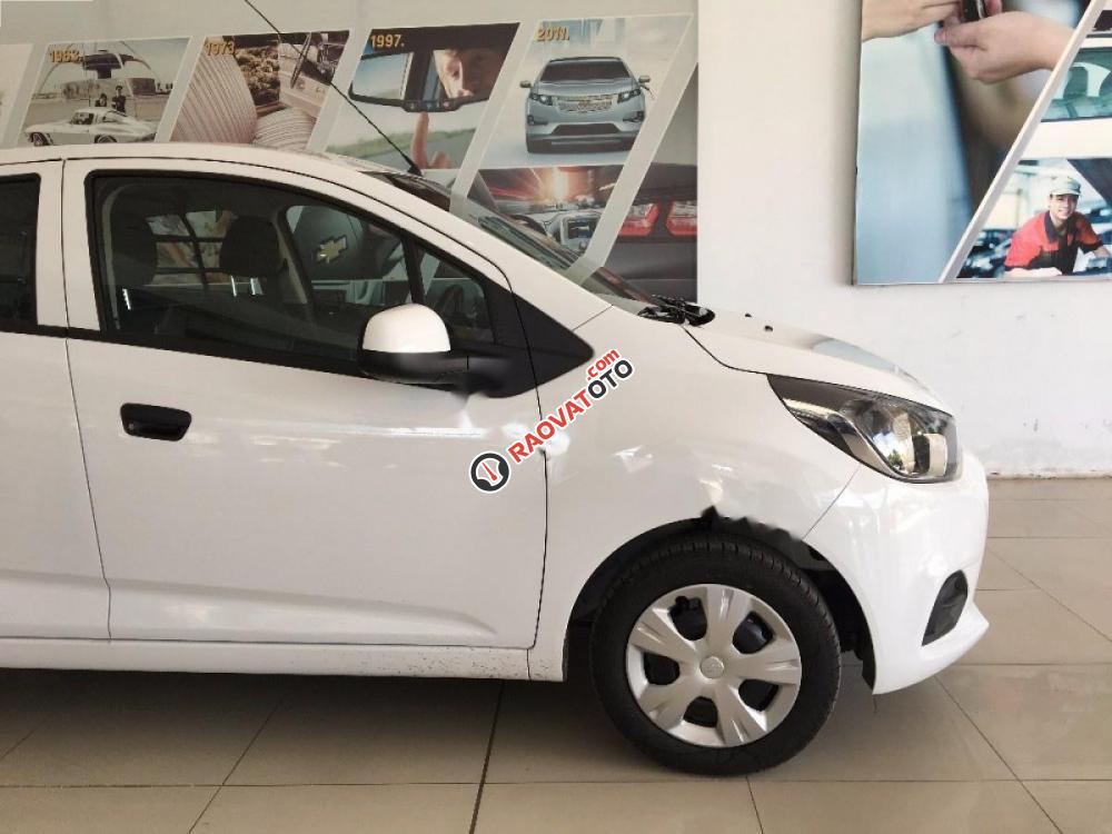 Bán xe Chevrolet Spark Duo Van 1.2 MT 2018, màu trắng-7